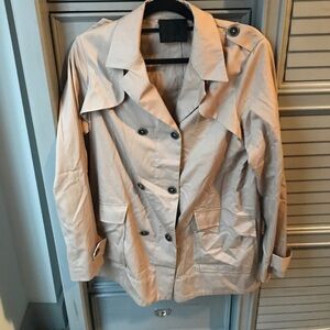 Size L short Beige trench coat TROYSMITH like new